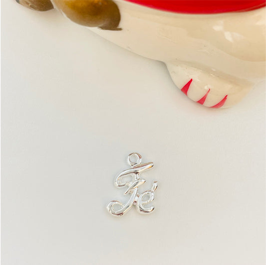 FP822 Colgante Fé 12x8 mm Figura Baño Plata Figuras Bañadas en Oro y Plata hecho de Bronce Bañado en Plata 50 ml