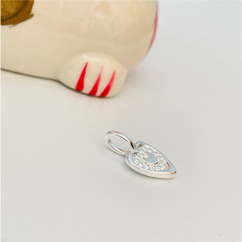 FP829 Colgante con corazón y puntitos en relieve 9x9 mm mas balier fijo 5 mm Figura Baño Plata Figuras Bañadas en Oro y Plata hecho de Bronce Bañado en Plata 50 ml