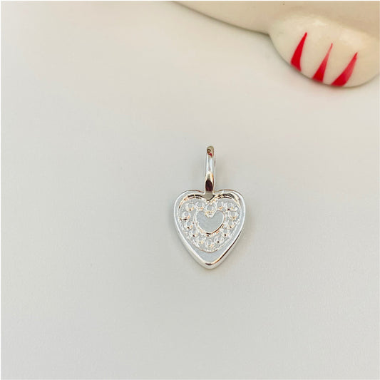 FP829 Colgante con corazón y puntitos en relieve 9x9 mm mas balier fijo 5 mm Figura Baño Plata Figuras Bañadas en Oro y Plata hecho de Bronce Bañado en Plata 50 ml