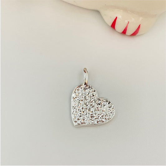 FP830 Colgante Corazón Doble Faz textura y liso 11x14 mm mas balier fijo Figura Baño Plata Figuras Bañadas en Oro y Plata hecho de Bronce Bañado en Plata 50 ml