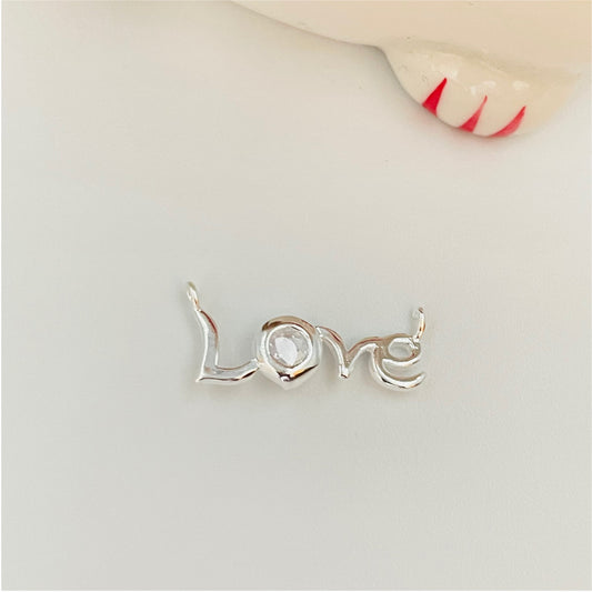 FP833 Colgante Love con 1 circón 6x18 mm con 2 argollitas Figura Baño Plata Figuras Bañadas en Oro y Plata hecho de Bronce Bañado en Plata 50 ml