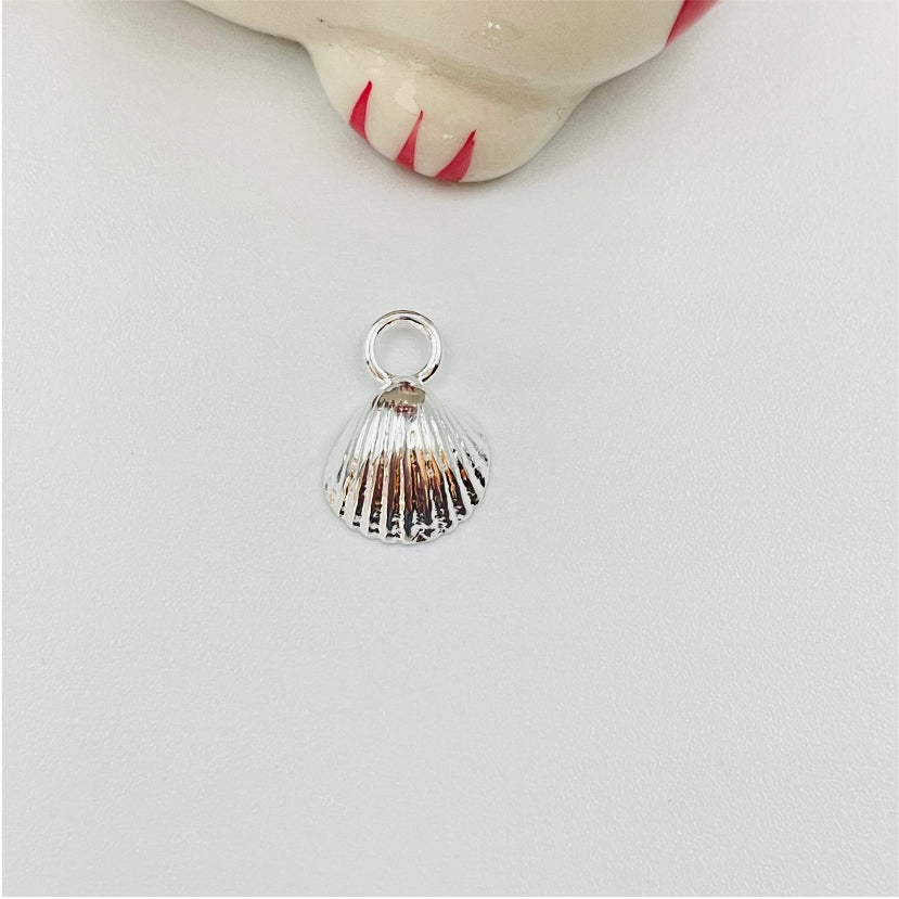 FP838 Colgante Mini Conchita 10x10 mm más argollita Figura Baño Plata Figuras Bañadas en Oro y Plata hecho de Bronce Bañado en Plata 50 ml Joyas Bañadas en Plata