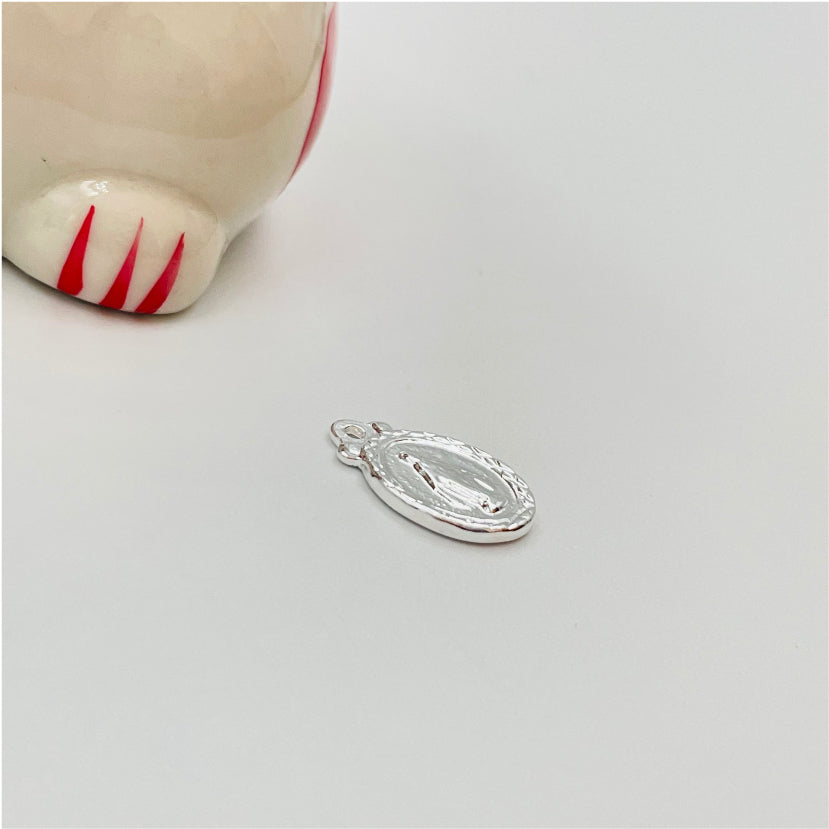 FP839 Colgante Virgen Milagros borde labrado 15x11 mm incluye argollita Figura Baño Plata Figuras Bañadas en Oro y Plata hecho de Bronce Bañado en Plata 50 ml Joyas Bañadas en Plata