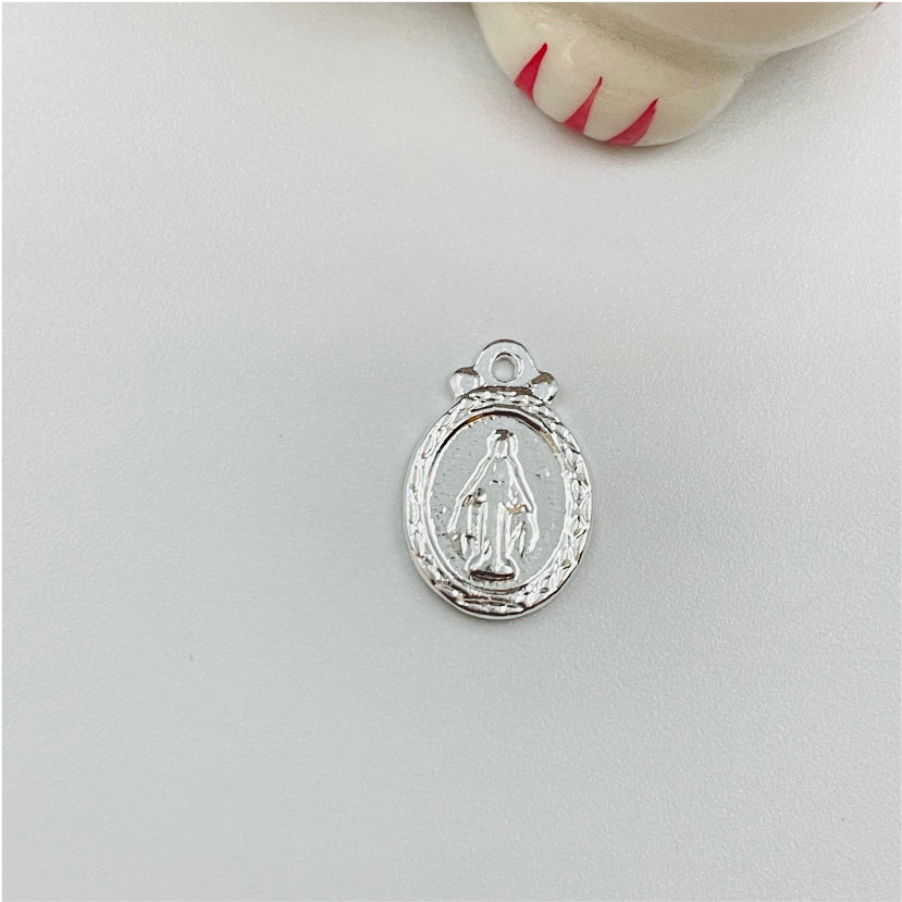 FP839 Colgante Virgen Milagros borde labrado 15x11 mm incluye argollita Figura Baño Plata Figuras Bañadas en Oro y Plata hecho de Bronce Bañado en Plata 50 ml Joyas Bañadas en Plata