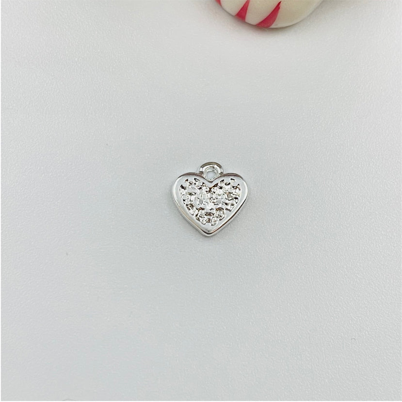 FP841 Colgante Corazón con Puntitos en el Centro 9x9 mm incluye argollita Figura Baño Plata Figuras Bañadas en Oro y Plata hecho de Bronce Bañado en Plata 50 ml Joyas Bañadas en Plata