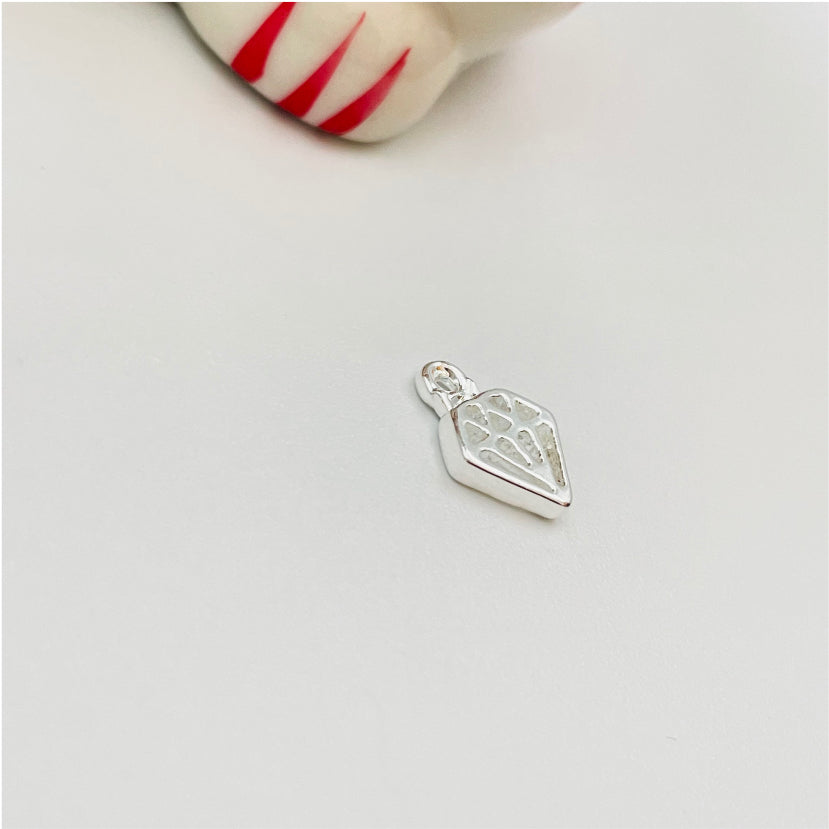 FP845 Colgante Diamante 10x8 mm incluye argollita Figura Baño Plata Figuras Bañadas en Oro y Plata hecho de Bronce Bañado en Plata 50 ml Joyas Bañadas en Plata