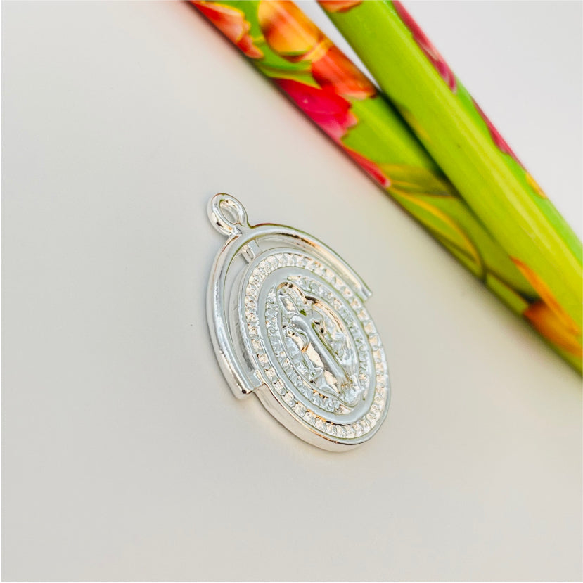 FP856 Colgante Medalla San Benito con borde superior calado 22x25 mm más argollita Figura Baño Plata Figuras Bañadas en Oro y Plata hecho de Bronce Bañado en Plata 50 ml Joyas Bañadas en Plata