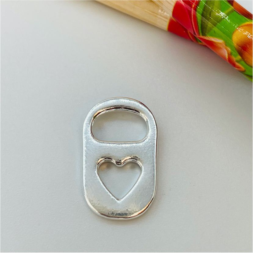FP861 Colgante Tapa Lata con Corazón Calado detalle en negro 19x11 mm Figura Baño Plata Figuras Bañadas en Oro y Plata hecho de Bronce Bañado en Plata 50 ml Joyas Bañadas en Plata