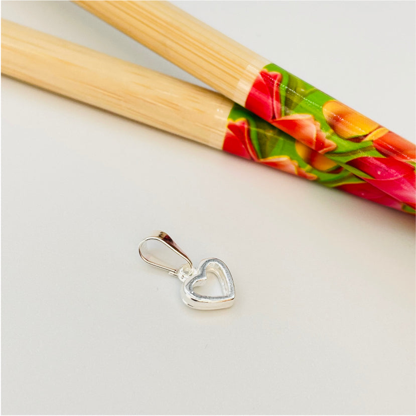 FP866 Colgante Mini Corazón Calado 8x7 mm más balier espesor 2 mm Figura Baño Plata Figuras Bañadas en Oro y Plata hecho de Bronce Bañado en Plata 50 ml Joyas Bañadas en Plata