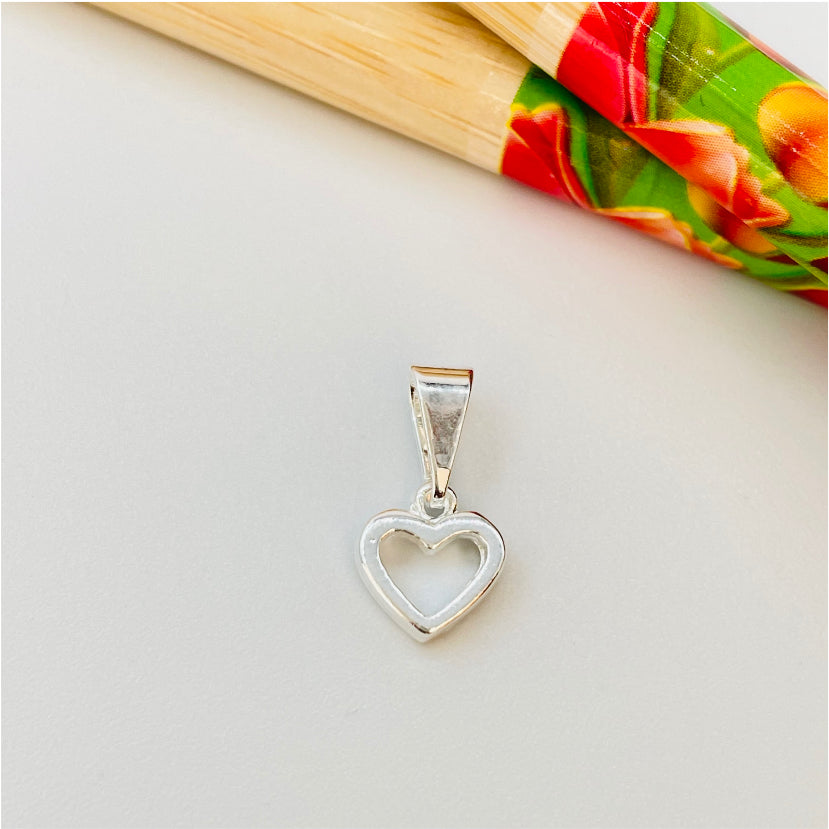 FP866 Colgante Mini Corazón Calado 8x7 mm más balier espesor 2 mm Figura Baño Plata Figuras Bañadas en Oro y Plata hecho de Bronce Bañado en Plata 50 ml Joyas Bañadas en Plata