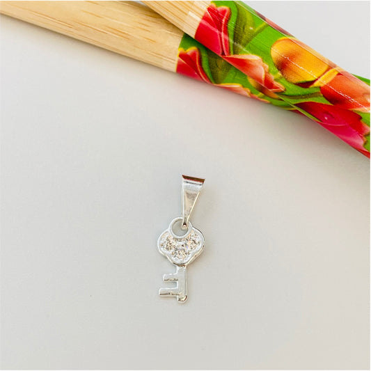 FP867 Colgante Mini Llave con circón 11x7 mm más balier Figura Baño Plata Figuras Bañadas en Oro y Plata hecho de Bronce Bañado en Plata 50 ml Joyas Bañadas en Plata