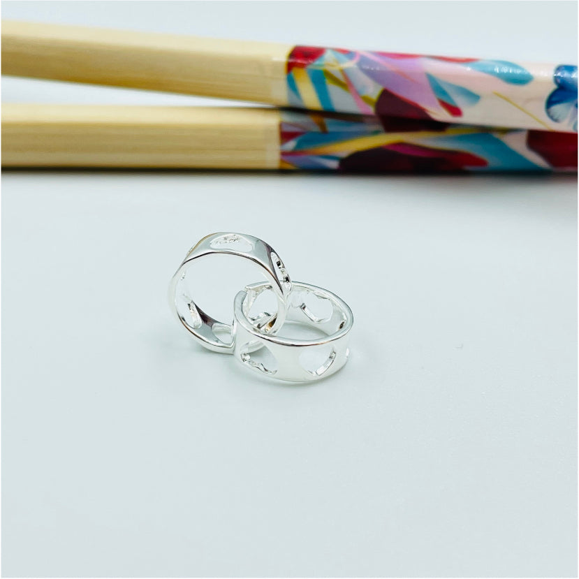 FP876 Colgante de Argollitas entrelazadas con Corazones Calados 16x10 mm Figura Baño Plata Figuras Bañadas en Oro y Plata hecho de Bronce Bañado en Plata 50 ml Joyas Bañadas en Plata