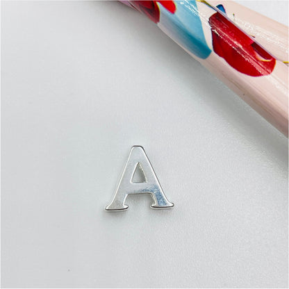 FP879 Mini Letras 10 mm Espesor 3 mm para pasar Figura Baño Plata Figuras Bañadas en Oro y Plata hecho de Bronce Bañado en Plata 50 ml Joyas Bañadas en Plata