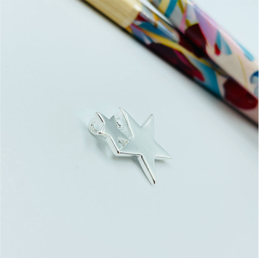 FP880 Colgante Doble Estrella Mediana y Chica 15x15 mm argollitas traseras para pasar Figura Baño Plata Figuras Bañadas en Oro y Plata hecho de Bronce Bañado en Plata 50 ml Joyas Bañadas en Plata