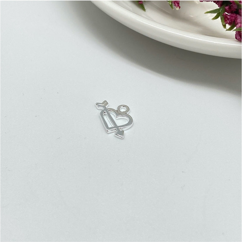 FP921 Corazón Flecha Cupido 7x10 mm más argollita Figura Baño Plata Figuras Bañadas en Oro y Plata hecho de Bronce Bañado en Plata 50 ml Joyas Bañadas en Plata
