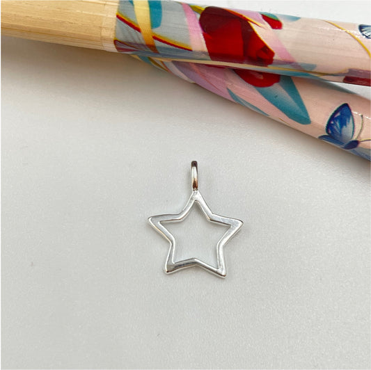 FP922 Estrella Calada 12 mm más argollita de lado Figura Baño Plata Figuras Bañadas en Oro y Plata hecho de Bronce Bañado en Plata 50 ml Joyas Bañadas en Plata