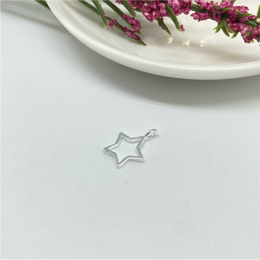 FP922 Estrella Calada 12 mm más argollita de lado Figura Baño Plata Figuras Bañadas en Oro y Plata hecho de Bronce Bañado en Plata 50 ml Joyas Bañadas en Plata