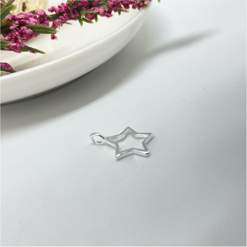 FP922 Estrella Calada 12 mm más argollita de lado Figura Baño Plata Figuras Bañadas en Oro y Plata hecho de Bronce Bañado en Plata 50 ml Joyas Bañadas en Plata