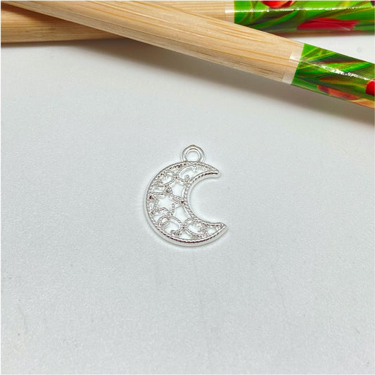 FP930 Colgante Luna calada bordes rutilados 15x13 mm más argollita Figura Baño Plata Figuras Bañadas hecho de Bronce Bañado en Plata 50 ml Joyas Bañadas en Plata
