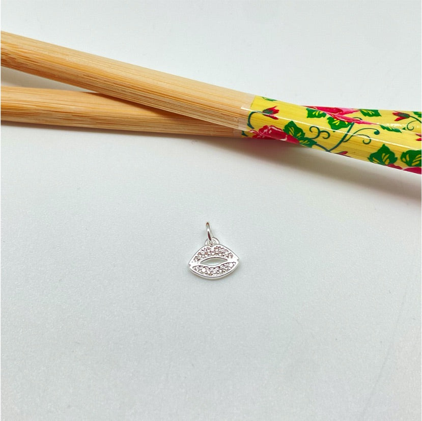 FP940 Colgante Boca con Circones 9x10 mm más argollita Figura Baño Plata Figuras Bañadas hecho de Bronce Bañado en Plata 50 ml Joyas Bañadas en Plata