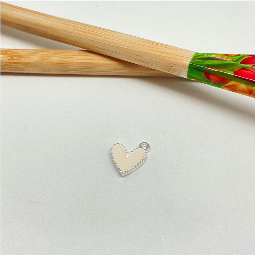 FP941-Hueso Colgante Mini Corazón con Resina de Color 9 mm más argollita Figura Baño Plata Figuras Bañadas hecho de Bronce Bañado en Plata 50 ml Joyas Bañadas en Plata