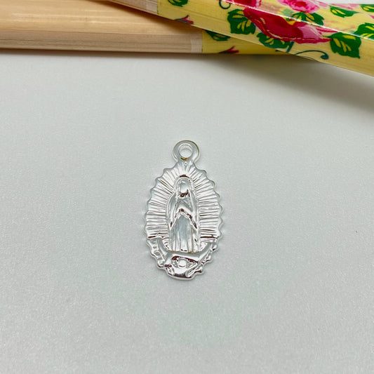 FP951 Colgante Virgen de Guadalupe Ovalado 17x10 mm más argollita Figura Baño Plata Figuras Bañadas hecho de Bronce Bañado en Plata 50 ml Joyas Bañadas en Plata