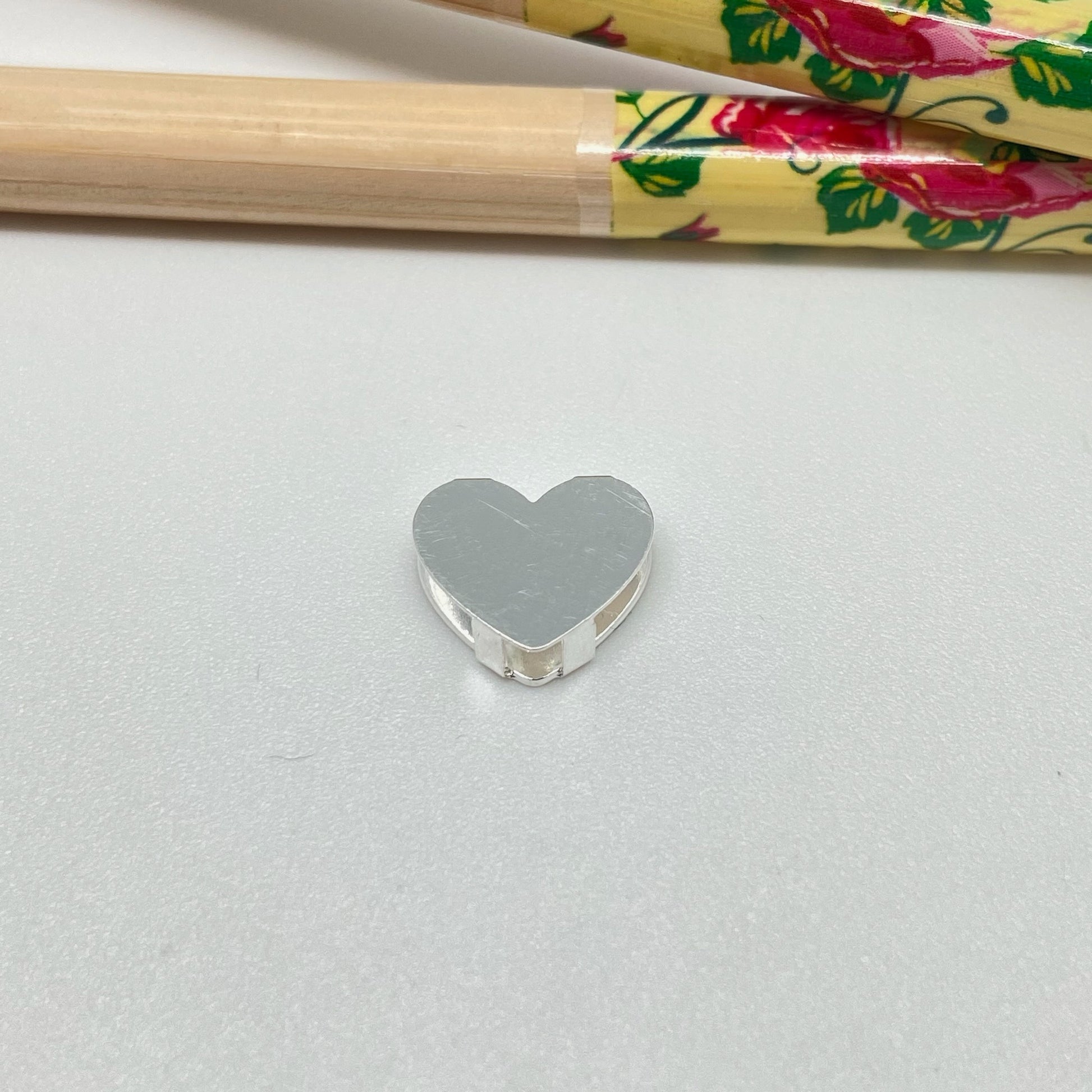 FP958 Colgante Corazón para pasar 11x11 mm Figura Baño Plata Figuras Bañadas hecho de Bronce Bañado en Plata 50 ml Joyas Bañadas en Plata