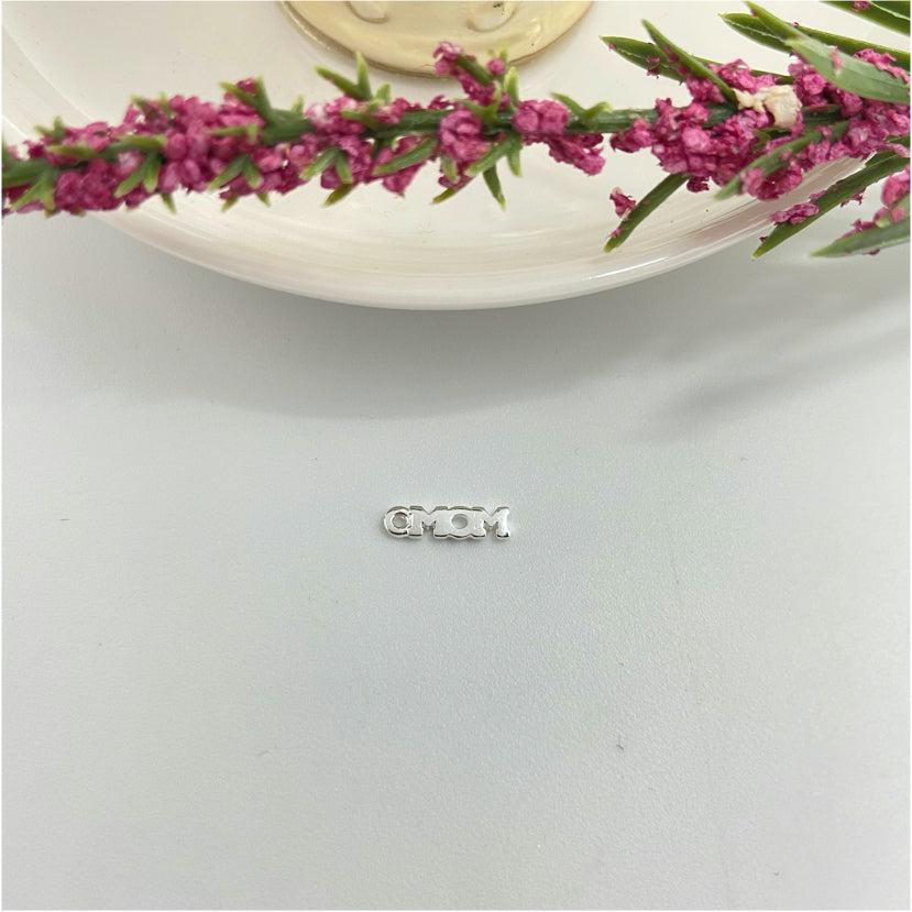 FP975 Colgante MOM 10x3 mm mas argollita Figura Baño Plata Figuras Bañadas hecho de Bronce Bañado en Plata 50 ml Joyas Bañadas en Plata