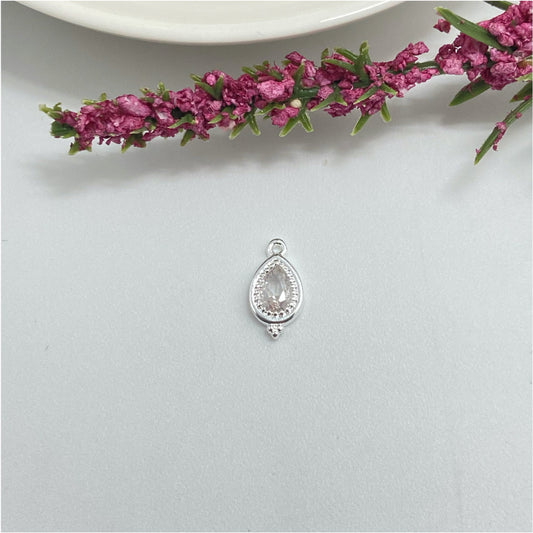 FP983 Colgante Gota Cuarzo Cristal con tres bolitas en borde inferior 13x7 mm  Figura Baño Plata Figuras Bañadas hecho de Bronce Bañado en Plata 50 ml Joyas Bañadas en Plata