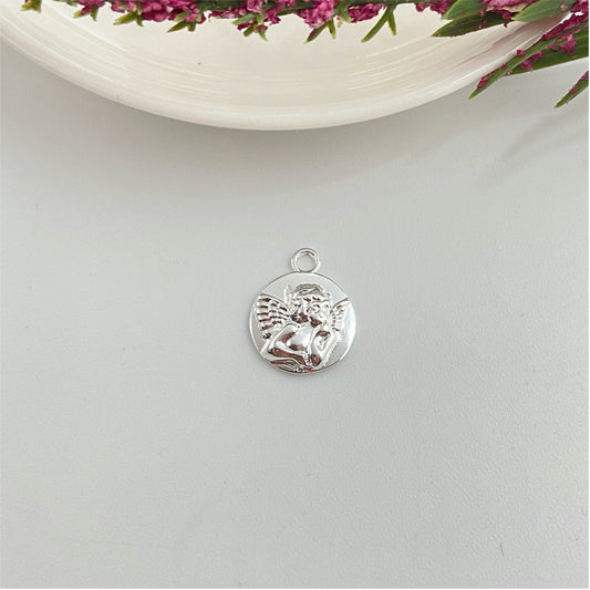 FP986 Colgante Medalla con Ángel en relieve 15 mm más argollita Figura Baño Plata Figuras Bañadas hecho de Bronce Bañado en Plata 50 ml Joyas Bañadas en Plata