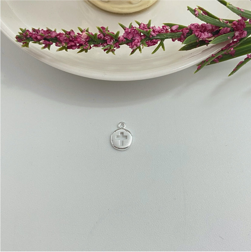 FP990 Colgante Mini Medalla con Cruz Calada 8 mm más argollita Espesor 1.8 mm Figura Baño Plata Figuras Bañadas hecho de Bronce Bañado en Plata 50 ml Joyas Bañadas en Plata