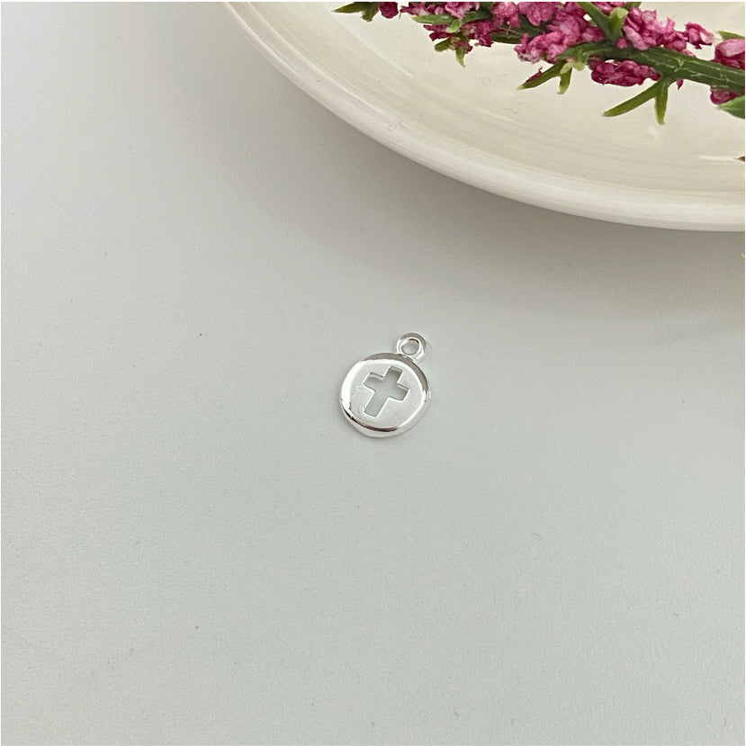 FP990 Colgante Mini Medalla con Cruz Calada 8 mm más argollita Espesor 1.8 mm Figura Baño Plata Figuras Bañadas hecho de Bronce Bañado en Plata 50 ml Joyas Bañadas en Plata