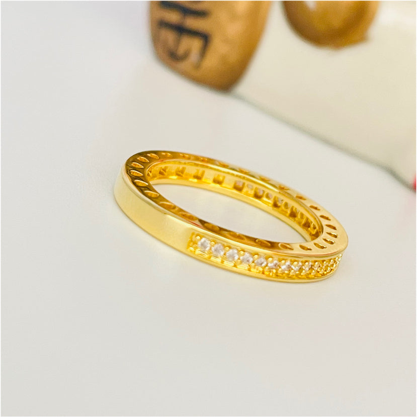 WO31 Anillo Medio Cintillo Circones Corazones calados laterales Ancho 2 mm Espesor 3 mm Anillo Baño Oro Anillos Bañados en Oro y Plata hecho de Bronce Bañado en Oro 18K Joyas Bañadas en Oro