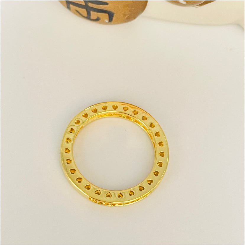 WO31 Anillo Medio Cintillo Circones Corazones calados laterales Ancho 2 mm Espesor 3 mm Anillo Baño Oro Anillos Bañados en Oro y Plata hecho de Bronce Bañado en Oro 18K Joyas Bañadas en Oro