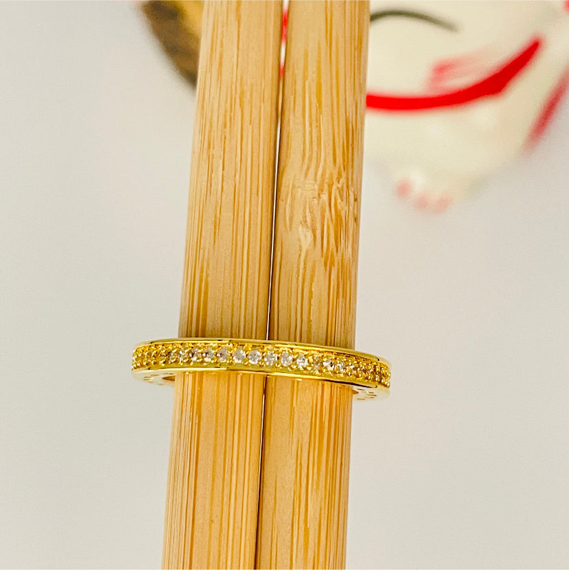 WO31 Anillo Medio Cintillo Circones Corazones calados laterales Ancho 2 mm Espesor 3 mm Anillo Baño Oro Anillos Bañados en Oro y Plata hecho de Bronce Bañado en Oro 18K Joyas Bañadas en Oro