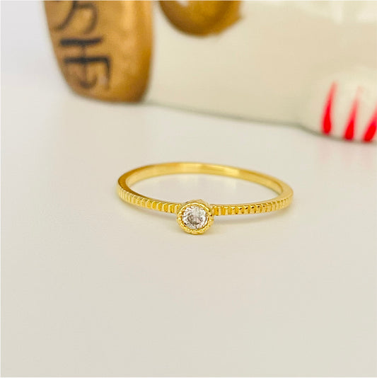 WO35 Anillo Solitario Circón 3 mm Argolla acanalada de 1.5 mm Anillo Baño Oro Anillos Bañados en Oro y Plata hecho de Bronce Bañado en Oro 18K Joyas Bañadas en Oro