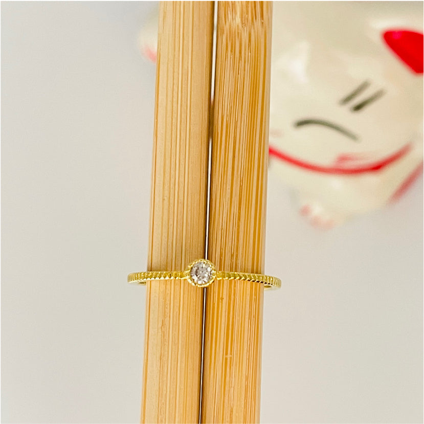 WO35 Anillo Solitario Circón 3 mm Argolla acanalada de 1.5 mm Anillo Baño Oro Anillos Bañados en Oro y Plata hecho de Bronce Bañado en Oro 18K Joyas Bañadas en Oro