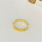 WO36 Anillo Corazones Calados Borde liso y borde reticulado y circones Ancho 5 mm Anillo Baño Oro Anillos Bañados en Oro y Plata hecho de Bronce Bañado en Oro 18K Joyas Bañadas en Oro