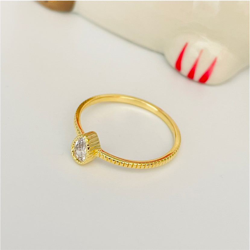 WO37 Anillo Solitario con Circón Gota de 6x5 mm Argolla acanalada de 1.5 mm Anillo Baño Oro Anillos Bañados en Oro y Plata hecho de Bronce Bañado en Oro 18K Joyas Bañadas en Oro