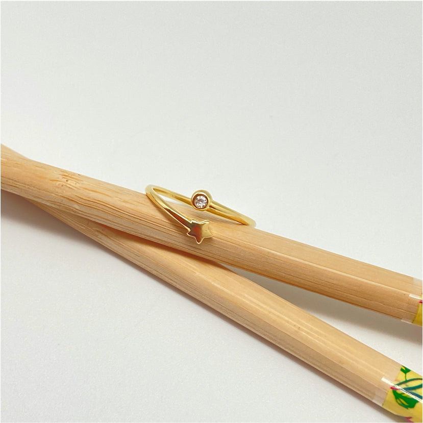 WO49 Anillo Ajustable Estrella 5 mm y Punto de Luz 3.5 mm en puntas Ancho Argolla 1.5 mm Anillo Baño Oro Anillos Bañados hecho de Bronce Bañado en Oro 18K Joyas Bañadas en Oro