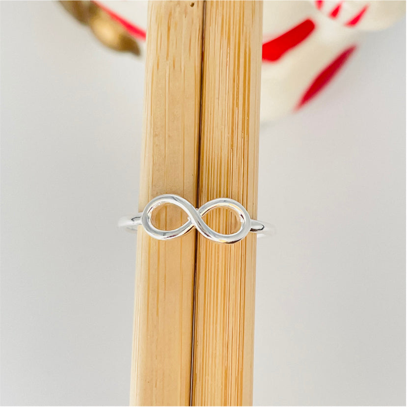 WP34 Anillo Infinito Calado de 12x5 mm Ancho Argolla 1.5 mm Anillo Baño Plata Anillos Bañados en Oro y Plata hecho de Bronce Bañado en Plata 50 ml Joyas Bañadas en Plata