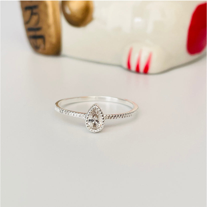 WP37 Anillo Solitario con Circón Gota de 6x5 mm Argolla acanalada de 1.5 mm Anillo Baño Plata Anillos Bañados en Oro y Plata hecho de Bronce Bañado en Plata 50 ml Joyas Bañadas en Plata