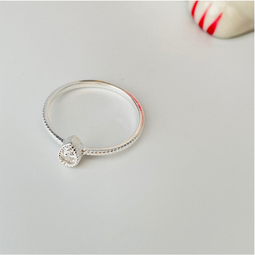 WP37 Anillo Solitario con Circón Gota de 6x5 mm Argolla acanalada de 1.5 mm Anillo Baño Plata Anillos Bañados en Oro y Plata hecho de Bronce Bañado en Plata 50 ml Joyas Bañadas en Plata