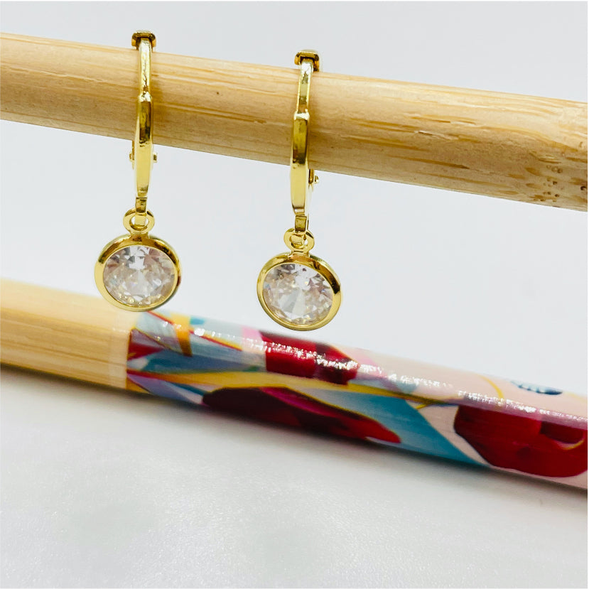 XO103 Argolla c Circón Redondo Aro Baño Oro Aros Bañados hecho de Bronce Bañado en Oro 18K Joyas Bañadas en Oro