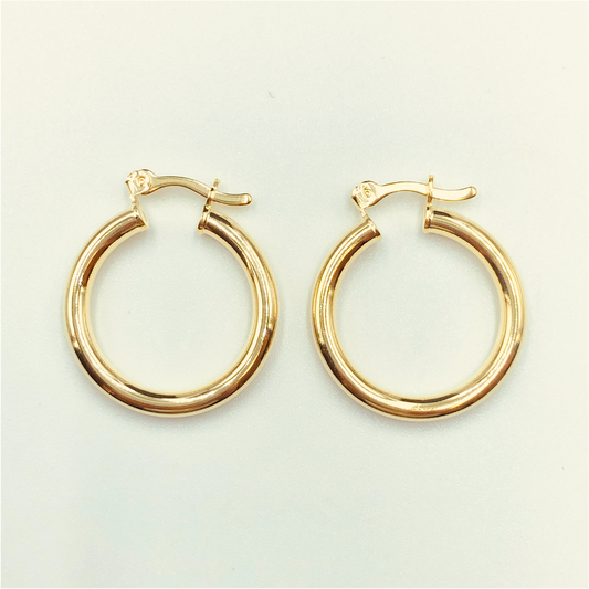 XO126 Aro Argolla Tubo con Gancho Mediana 23x3mm Aro Baño Oro Aros Bañados hecho de Bronce Bañado en Oro 18K Joyas Bañadas en Oro