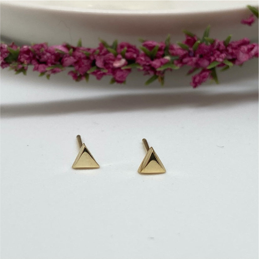 XO137 Aro Mini Triangulo 4 mm Aro Baño Oro Aros Bañados en Oro y Plata hecho de Bronce Bañado en Oro 18K Joyas Bañadas en Oro