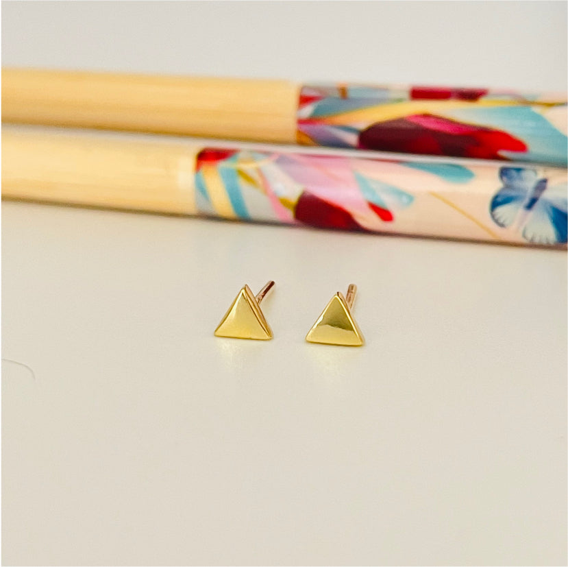 XO137 Aro Mini Triangulo 4 mm Aro Baño Oro Aros Bañados en Oro y Plata hecho de Bronce Bañado en Oro 18K Joyas Bañadas en Oro