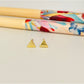XO137 Aro Mini Triangulo 4 mm Aro Baño Oro Aros Bañados en Oro y Plata hecho de Bronce Bañado en Oro 18K Joyas Bañadas en Oro