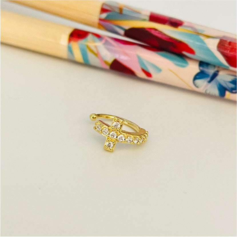 XO181 Cuff Cruz con Circones 10 mm Aro Baño Oro Aros Bañados en Oro y Plata hecho de Bronce Bañado en Oro 18K Joyas Bañadas en Oro