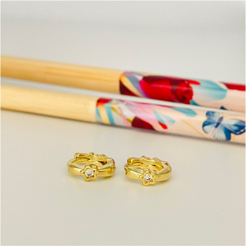 XO209 Aro Argolla Presión con 1 Estrella con Circón 11 mm y 2 mm ancho Aro Baño Oro Aros Bañados en Oro y Plata hecho de Bronce Bañado en Oro 18K Joyas Bañadas en Oro